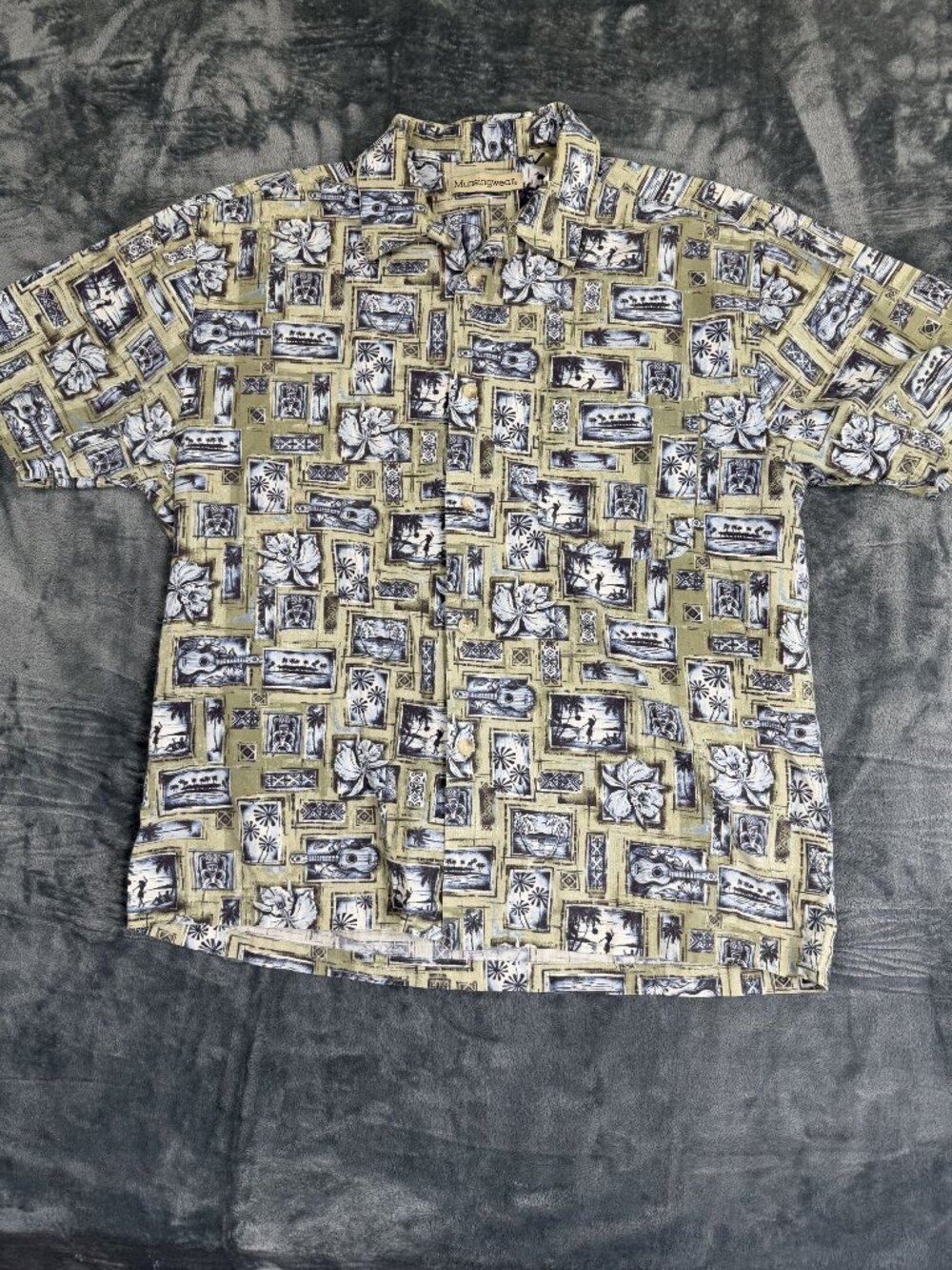 Munsingwear Mens Shirt Large Hawaiian Print Short Sleeve Button-Up